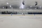 Tres muertos, entre ellos el agresor, en tiroteo durante partido de hockey en Rhode Island