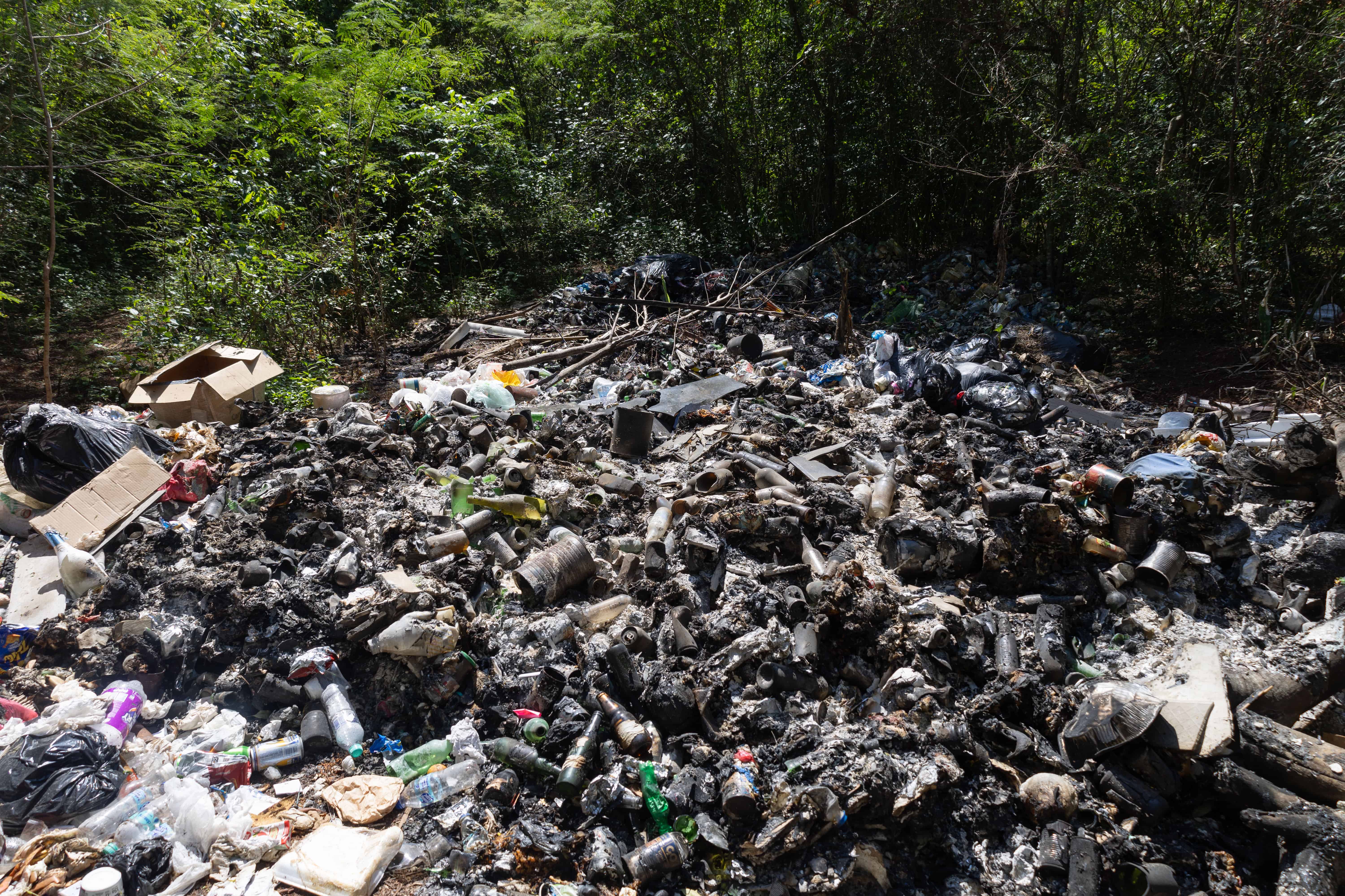 Desaprensivos queman los residuos y el humo afecta la zona.