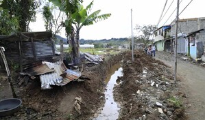 Moradores denuncian peligro por zanja sin concluir en el municipio Rancho Arriba