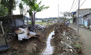 Moradores denuncian peligro por zanja sin concluir en el municipio Rancho Arriba