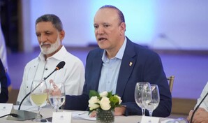 Mesa de los Cinco Pilares del sistema educativo recibe el apoyo del alcalde de Santiago