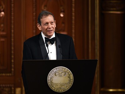 Caso Epstein: Pritzker se retira como presidente de hoteles Hyatt