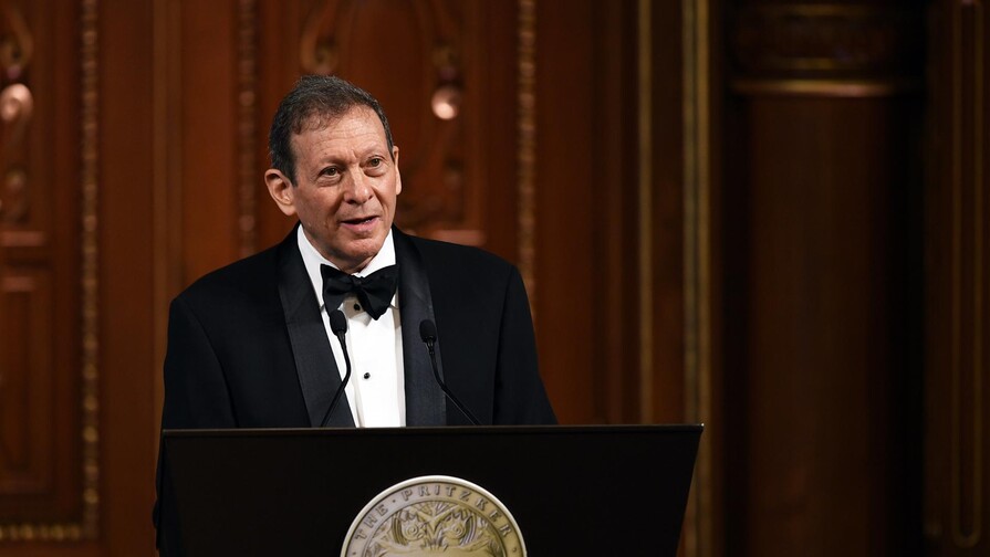 El magnate Pritzker se retira como presidente de hoteles Hyatt por v&iacute;nculos con Epstein