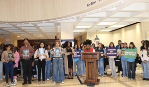 J&oacute;venes luchan contra nuevas leyes que afianzan a Florida como l&iacute;der antimigrantes en EE. UU.