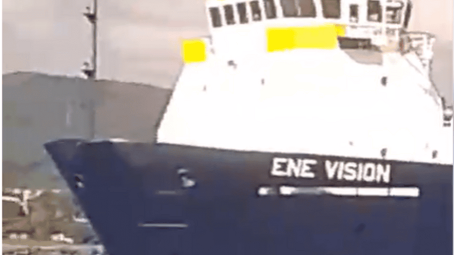 Sacan barco carguero que estaba encallado en la bahía de Luperón Sacan barco carguero que estaba encallado en la bahía de Luperón