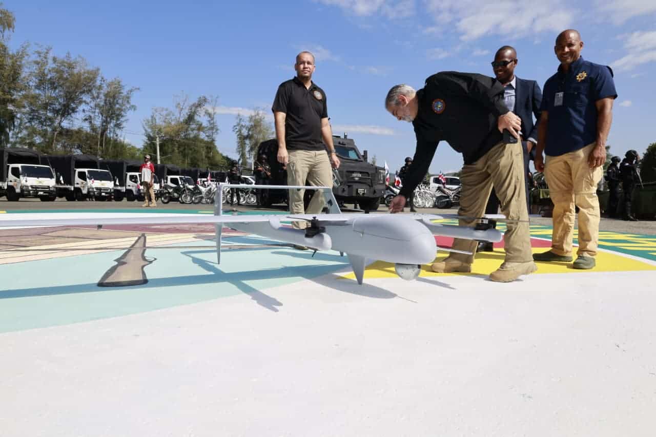 El Gobierno entregó armamento militar y nuevos equipos destinados a las Fuerzas Armadas.