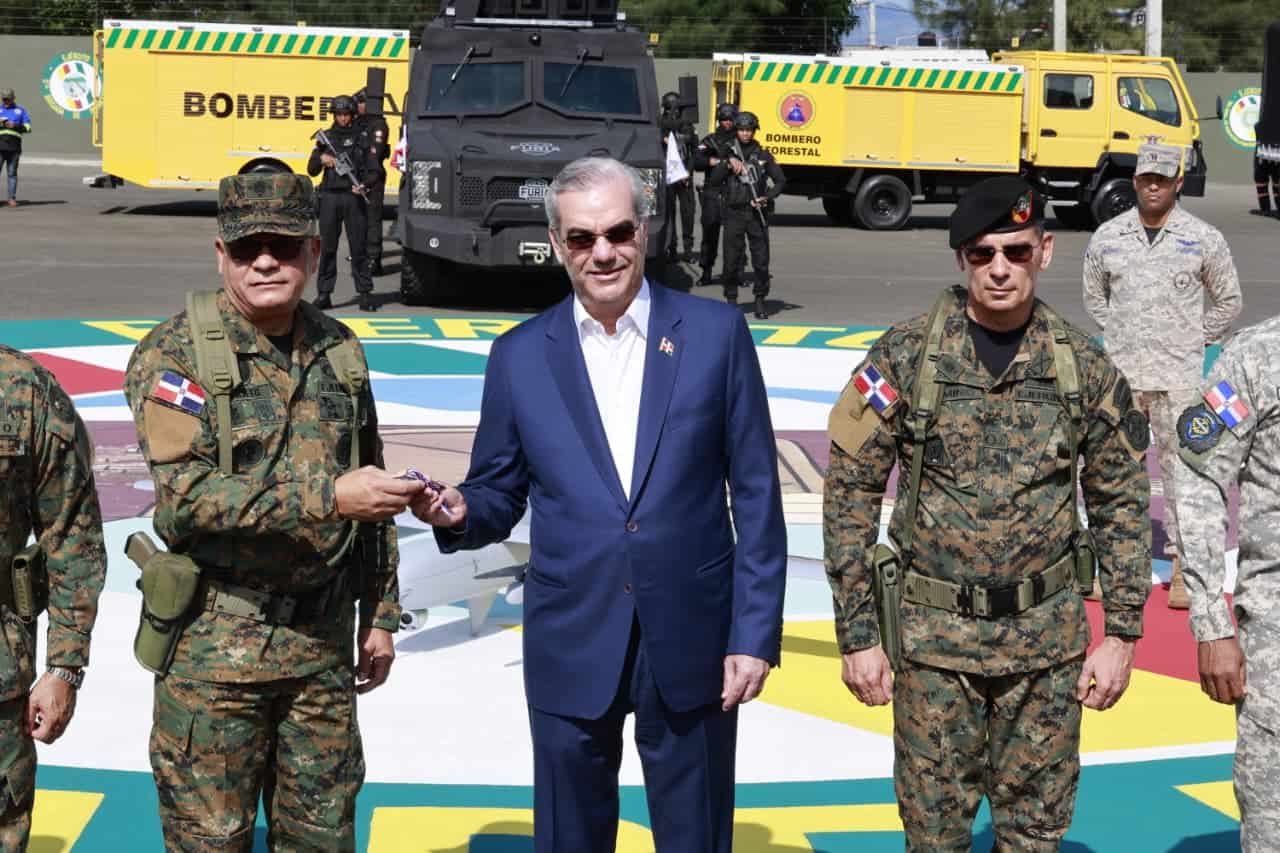 El Gobierno entregó armamento militar y nuevos equipos destinados a las Fuerzas Armadas.