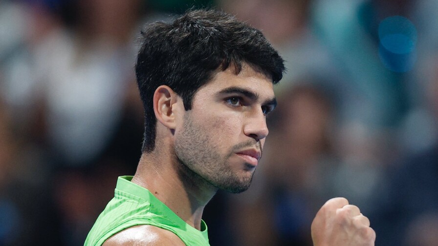 Alcaraz sufre con Rinderknech pero avanza en su debut en el Abierto de Catar Alcaraz sufre con Rinderknech pero avanza en su debut en el Abierto de Catar