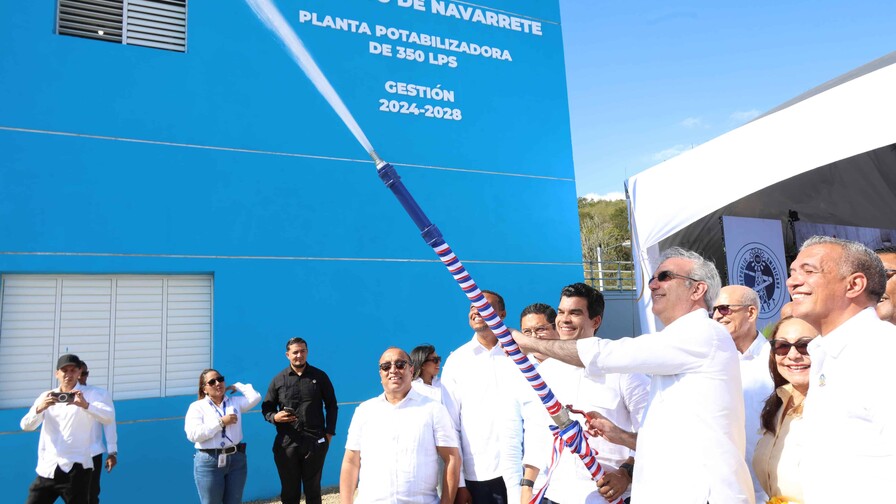 Abinader inaugura acueducto múltiple en Navarrete con inversión de RD$2,000 millones Abinader inaugura acueducto múltiple en Navarrete con inversión de RD$2,000 millones