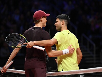 Jannik Sinner presiona a Carlos Alcaraz por el número uno