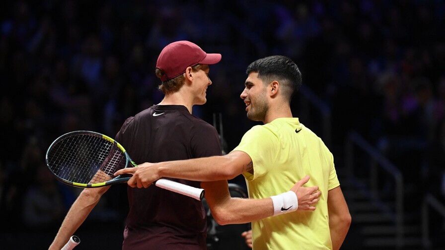 Jannik Sinner presiona a Carlos Alcaraz por el número uno mundial de la ATP Jannik Sinner presiona a Carlos Alcaraz por el número uno mundial de la ATP