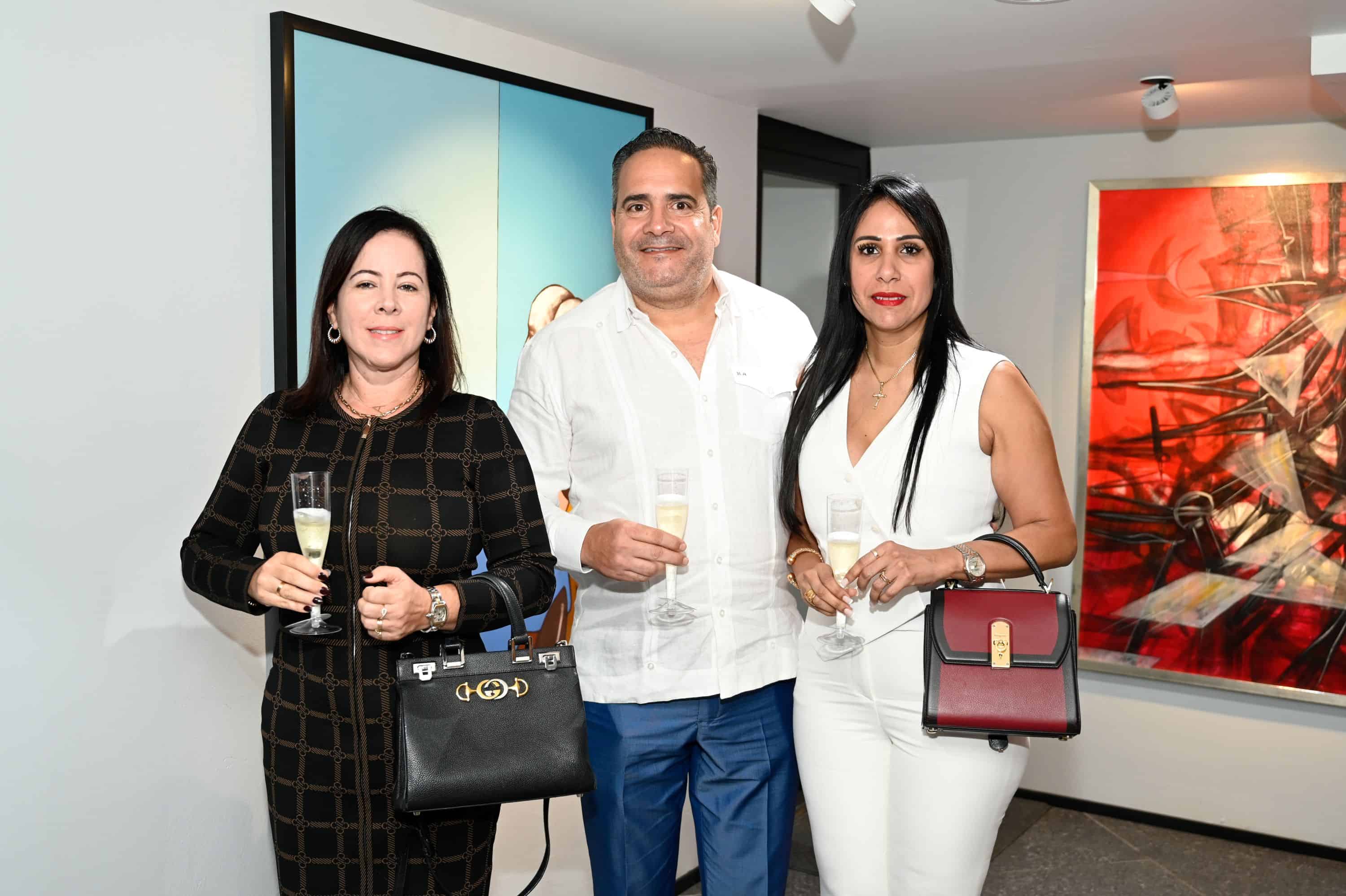 Angelina Cocco, Balmes Arias y Yonhonka Guzmán de Arias.