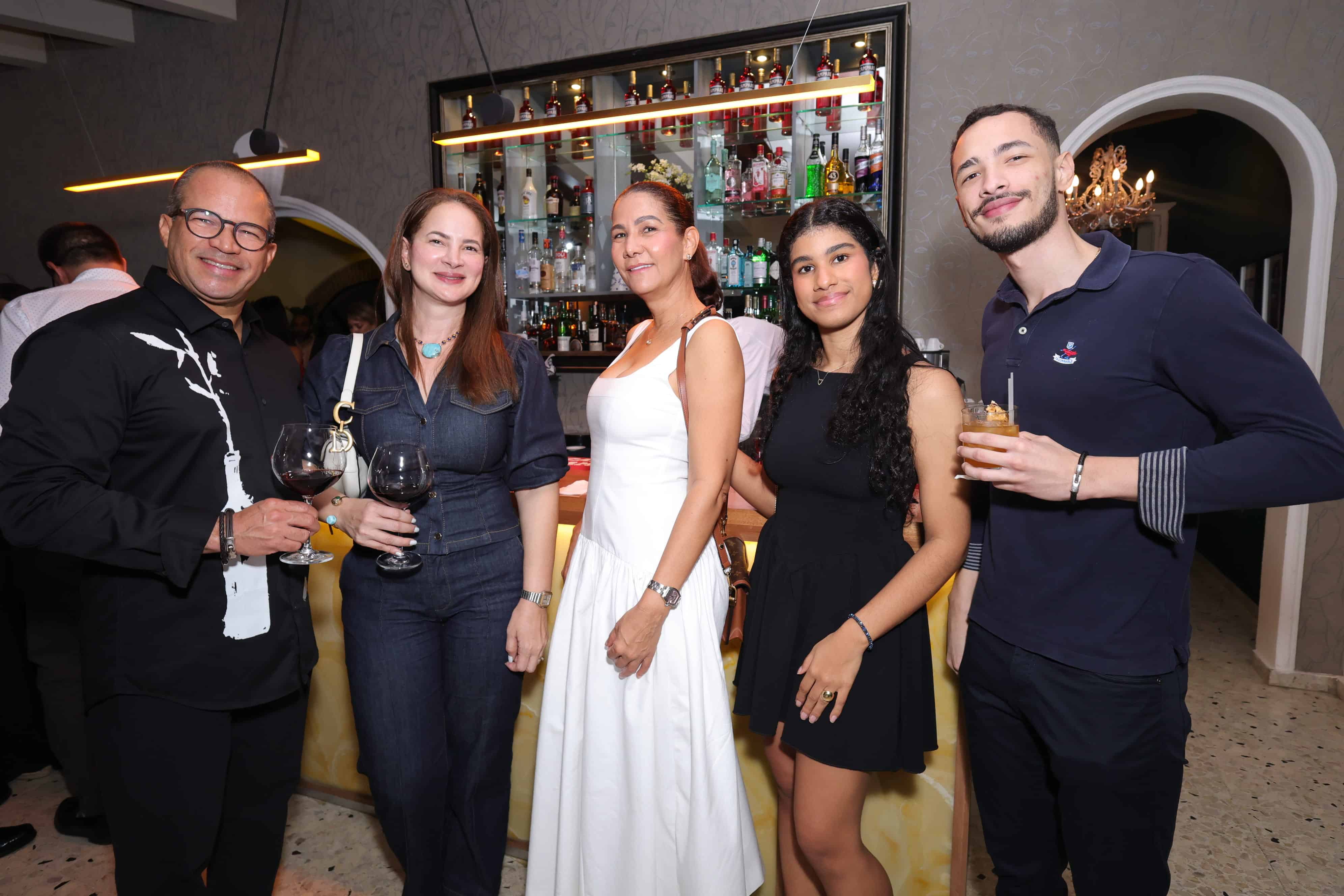 Ellis Terrero, Grace Frometa, Alexandra Vidal, Camila Suarez y Ryan Terrero.