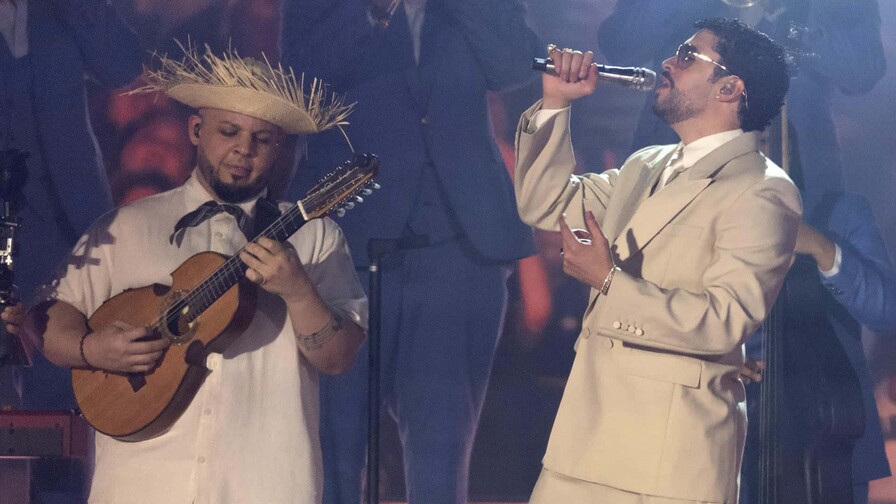 Es falso que Bad Bunny apoyara un c&aacute;ntico contra Javier Milei durante un concierto en Argentina