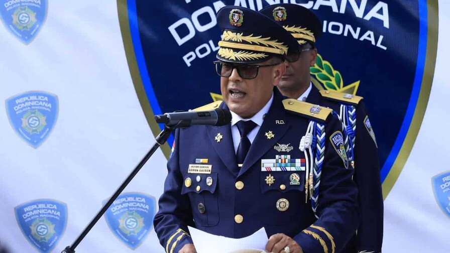"Frente al delincuente debemos ser fuertes": la despedida de Guzmán Peralta de la Policía "Frente al delincuente debemos ser fuertes": la despedida de Guzmán Peralta de la Policía