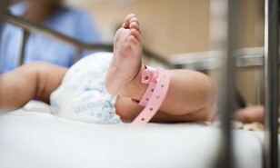 Madre sustituta da a luz en Texas tras orden judicial para garantizar tratamiento m&eacute;dico a beb&eacute;