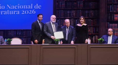 Pedro Verg&eacute;s recibe la m&aacute;s alta distinci&oacute;n de las letras con el Premio Nacional de Literatura 2026