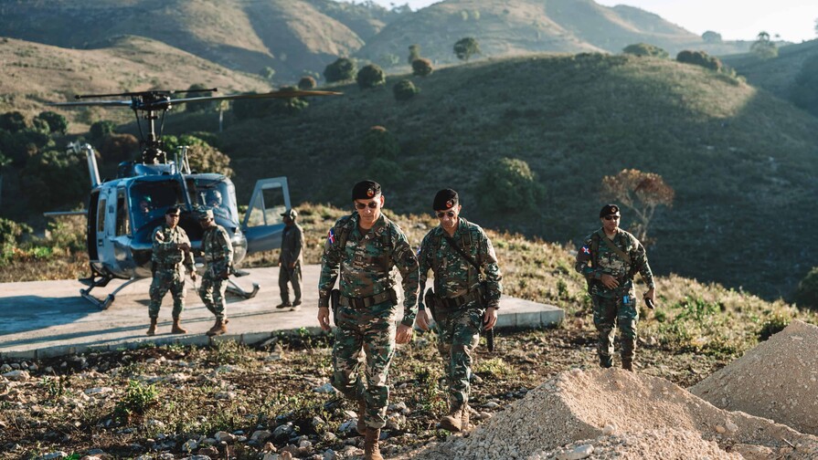 Comandante del Ejército evalúa el dispositivo de seguridad en Independencia y Elías Piña Comandante del Ejército evalúa el dispositivo de seguridad en Independencia y Elías Piña