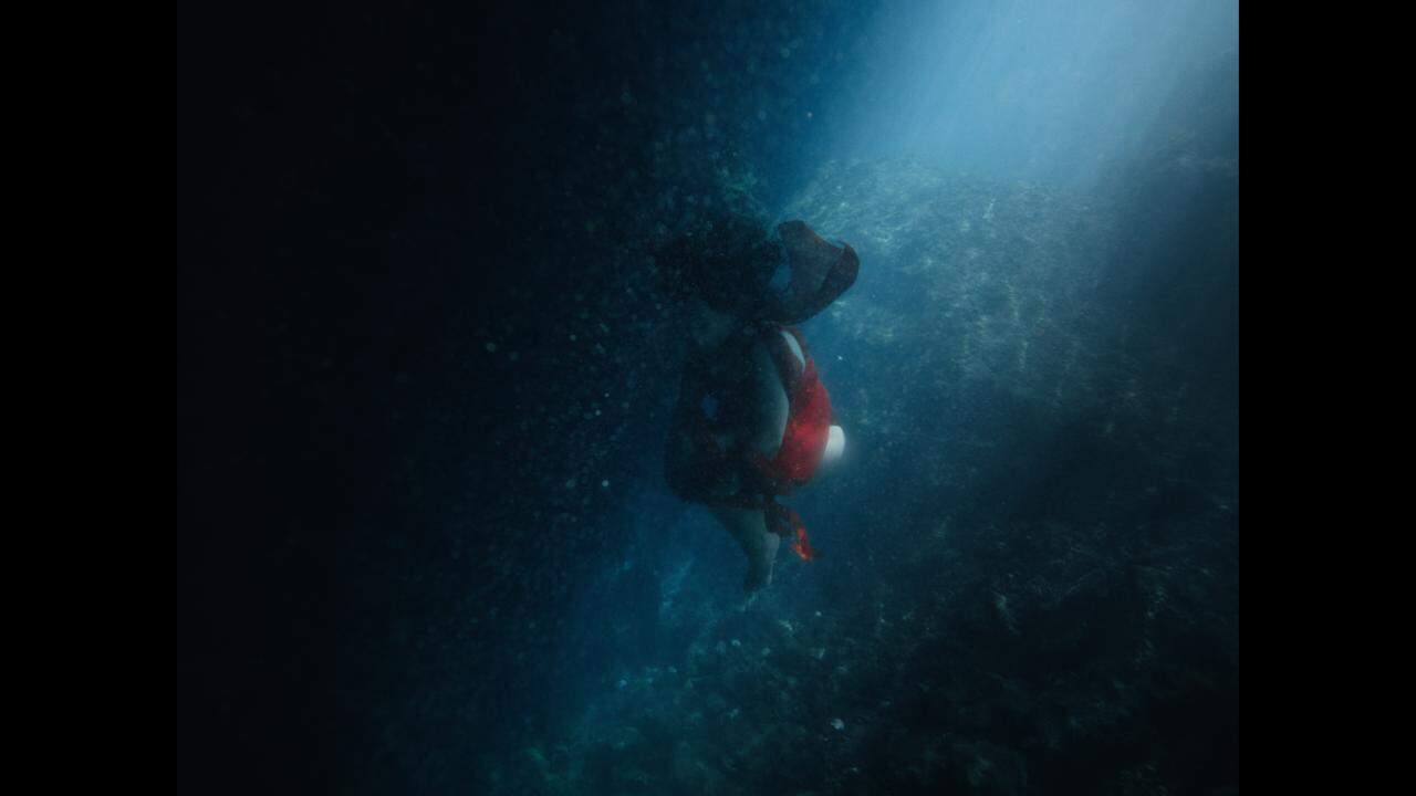 Fotograma del documental Ni&ntilde;as Escarlata, dirigido por la cineasta dominicana Paula Cury, que aborda testimonios sobre maternidad forzada en la Rep&uacute;blica Dominicana.