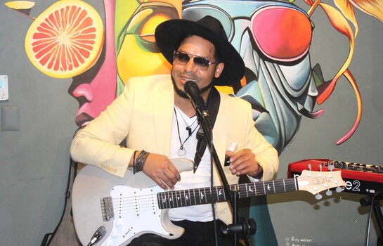 Rioz, la nueva voz del pop rock contempor&aacute;neo, se presenta en Santo Domingo