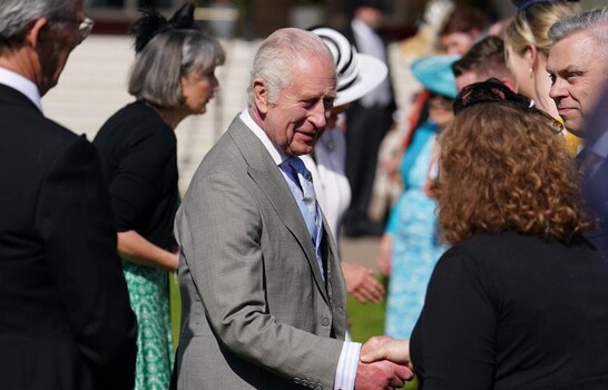 Carlos III roba los focos de la jornada inaugural de la Semana de la Moda de Londres