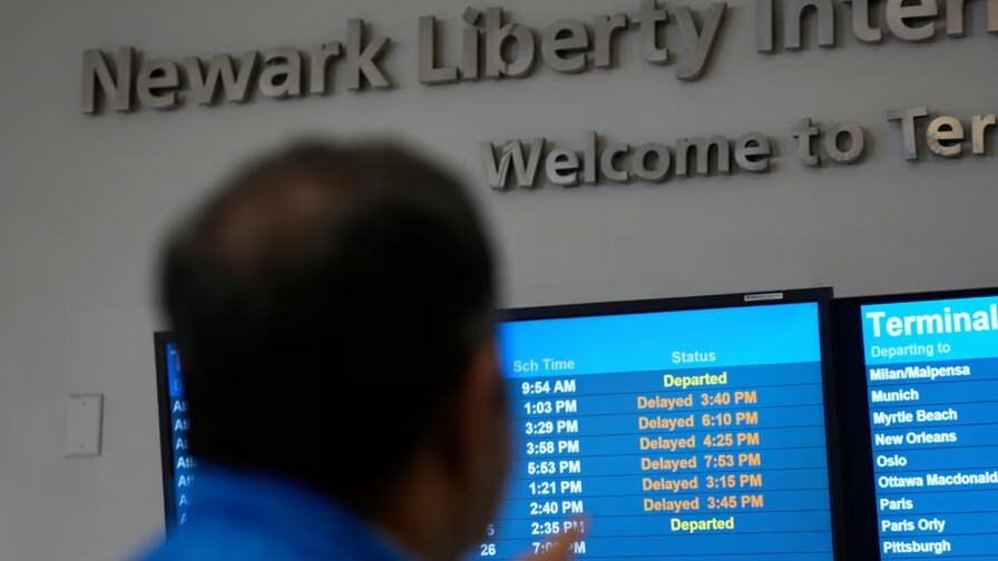 Cierran el aeropuerto de Newark (EE. UU.) varias horas por evacuaci&oacute;n y retirada de avi&oacute;n