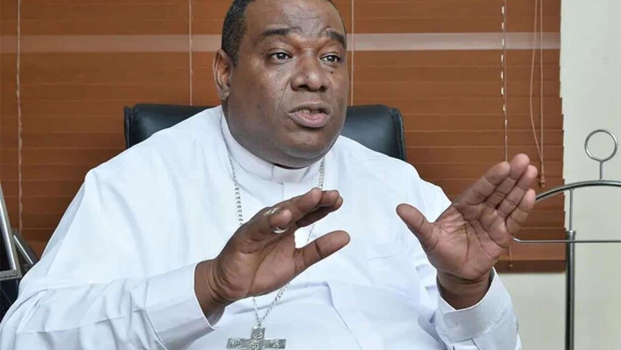 Monse&ntilde;or Castro Marte solicita asfaltar el Bulevar Tur&iacute;stico; advierte de constantes tapones