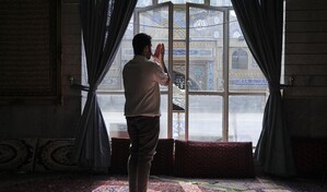 Ir&aacute;n comienza el ramad&aacute;n bajo la sombra de las protestas y la amenaza de una guerra