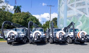 La Caasd incorpora cuatro camiones hidrosuccionadores para fortalecer el Plan de Zona