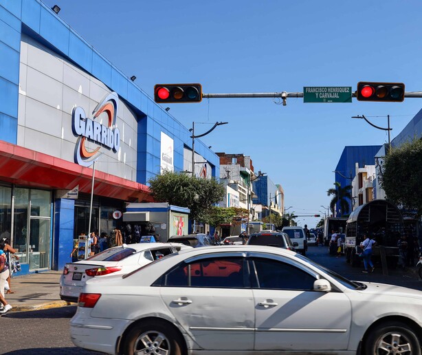 Las tiendas de la avenida Duarte que se reinventaron para no desaparecer