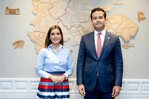 Omar Fernández recibe a la embajadora de Estados Unidos en RD