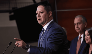 L&iacute;deres republicanos piden al congresista Tony Gonz&aacute;les abandonar carrera a la reelecci&oacute;n