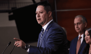 El republicano Tony Gonzales renuncia al Congreso tras esc&aacute;ndalo de acoso a una empleada