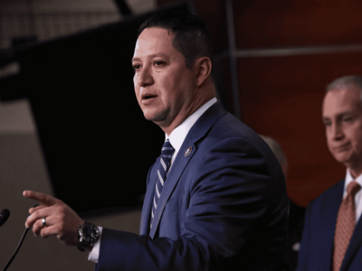 Piden al republicano Tony Gonzáles abandonar la reelección