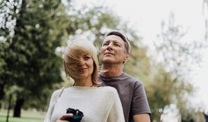 &iquest;Entonces las mujeres mayores no tienen derecho a exigir lo que quieren de un hombre?