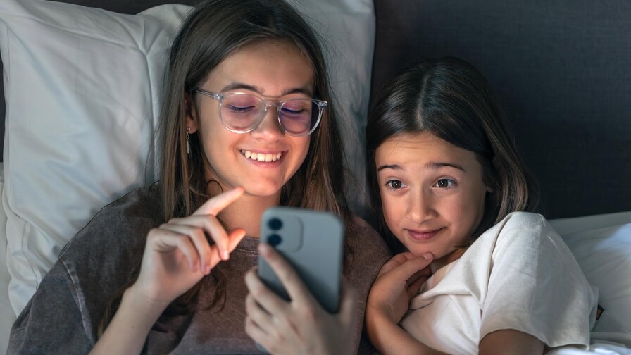 El uso prolongado de pantallas aumenta los casos de miop&iacute;a, astigmatismo y estrabismo