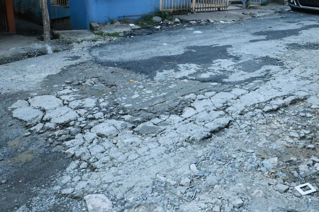 Estado en que est&aacute; la calle Isabel Santana sector Proyecto Cristal municipio Santo Domingo Oeste.