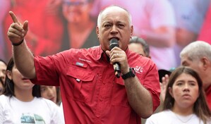Cabello da bienvenida a opositores que llegaron a Venezuela para di&aacute;logo con el chavismo