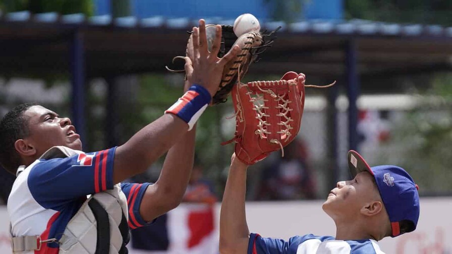 El b&eacute;isbol infantil se debilita ante la presi&oacute;n de las firmas