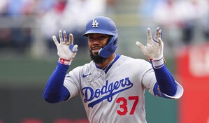 Teoscar Hern&aacute;ndez impulsa seis carreras y el bullpen de la Dodgers extiende la racha