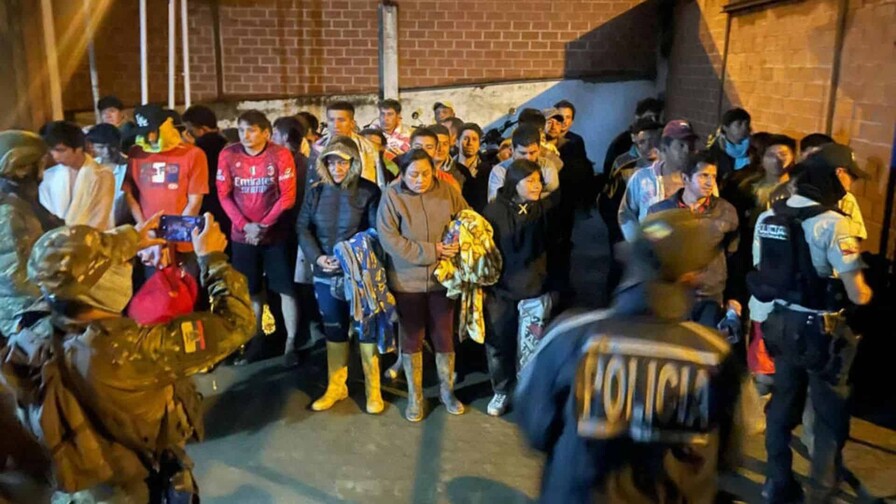 Polic&iacute;a de Ecuador rescata en una mina a 49 personas secuestradas por narcos