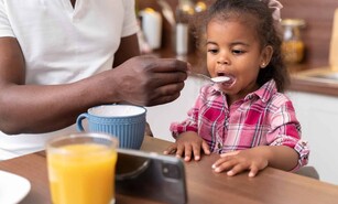 Los antibi&oacute;ticos y ultraprocesados afectan el equilibrio de la microbiota en los ni&ntilde;os