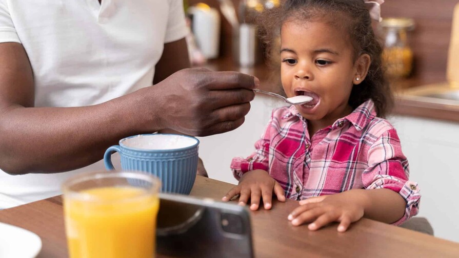 Los antibi&oacute;ticos y ultraprocesados afectan el equilibrio de la microbiota en los ni&ntilde;os