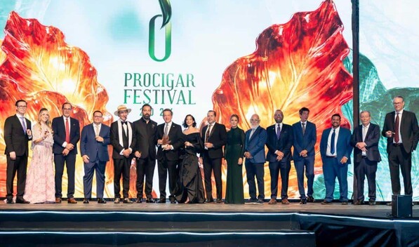 Procigar reconoce a V&iacute;ctor Bison&oacute; por impulso al sector tabacalero