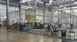 Ciudades de EE. UU. repudian millonario plan de adaptar almacenes en centros migratorios