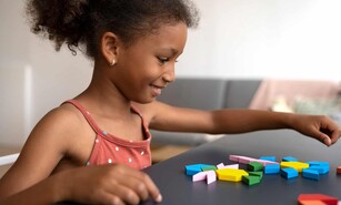 "Es un derecho, no una ayuda": padres celebran cobertura de Senasa para ni&ntilde;os con TEA