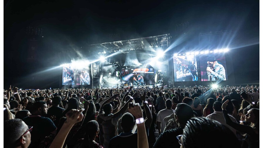 Juan Luis Guerra y 4.40 ofrecen una noche hist&oacute;rica en el Estadio Cibao