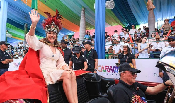 Mariasela &Aacute;lvarez es coronada Reina Momo del Carnaval de Punta Cana 2026