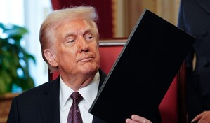 Trump firma orden que impone un arancel general del 10% tras rev&eacute;s del Supremo de EE. UU.