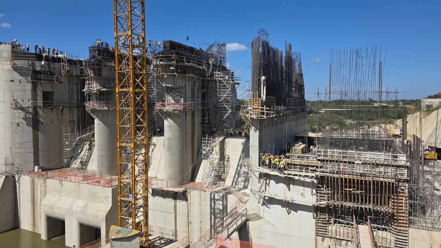 El Gobierno ejecuta desvío final del río Guayubín por presa Boca de los Ríos El Gobierno ejecuta desvío final del río Guayubín por presa Boca de los Ríos